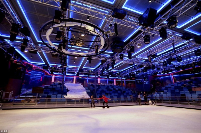 What does the world's largest cruise ship "Symphony of the Seas" look like What does the world's largest cruise ship "Symphony of the Seas" look like