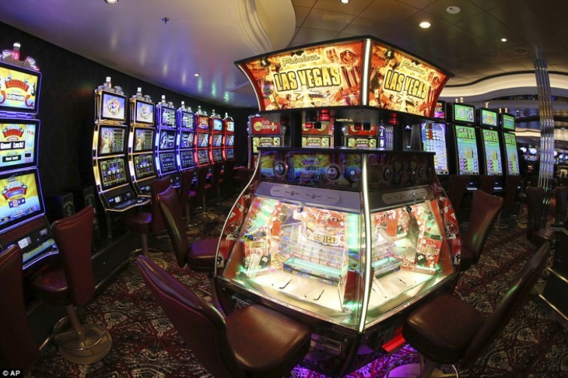 What does the world's largest cruise ship "Symphony of the Seas" look like What does the world's largest cruise ship "Symphony of the Seas" look like