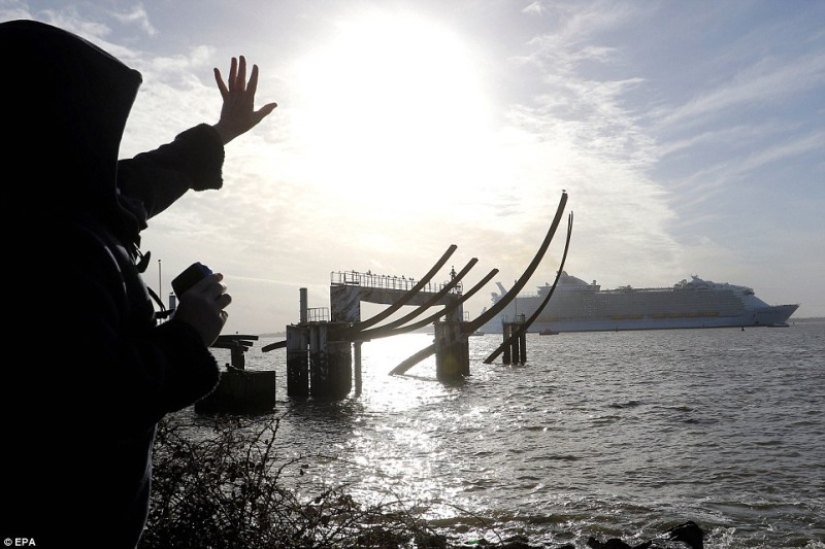 What does the world's largest cruise ship "Symphony of the Seas" look like What does the world's largest cruise ship "Symphony of the Seas" look like