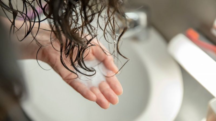 What happens if 2 years not using shampoo? The girl checked and the result is amazing