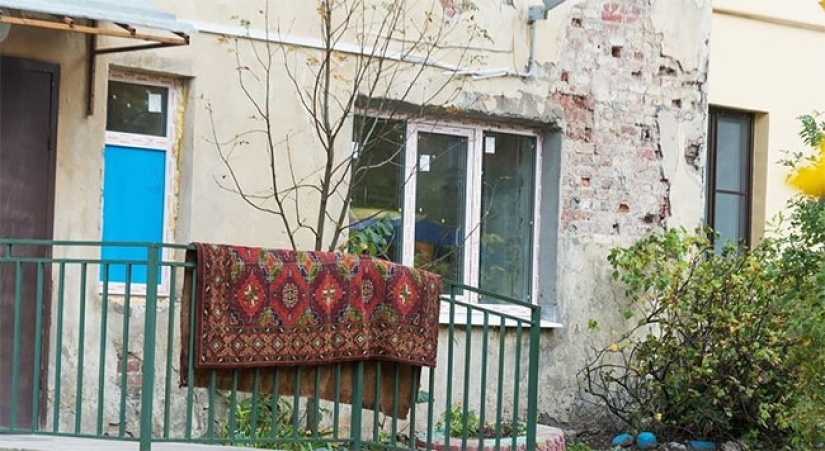 What happens to carpets that have been banished from the apartment What happens to carpets that have been banished from the apartment