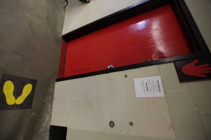 What the barracks look like, where the US Marines live and train