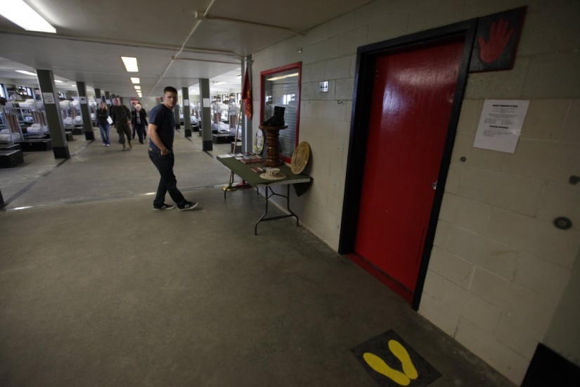What the barracks look like, where the US Marines live and train
