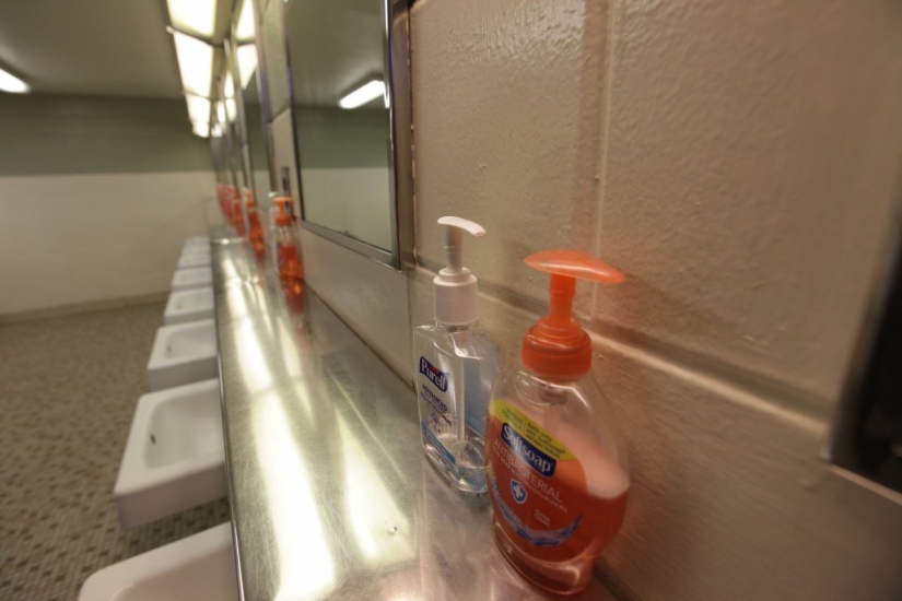 What the barracks look like, where the US Marines live and train