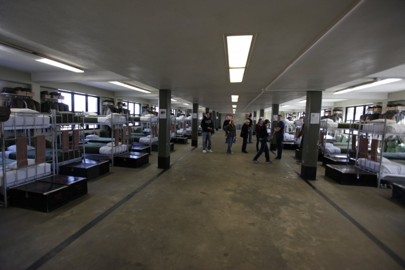 What the barracks look like, where the US Marines live and train