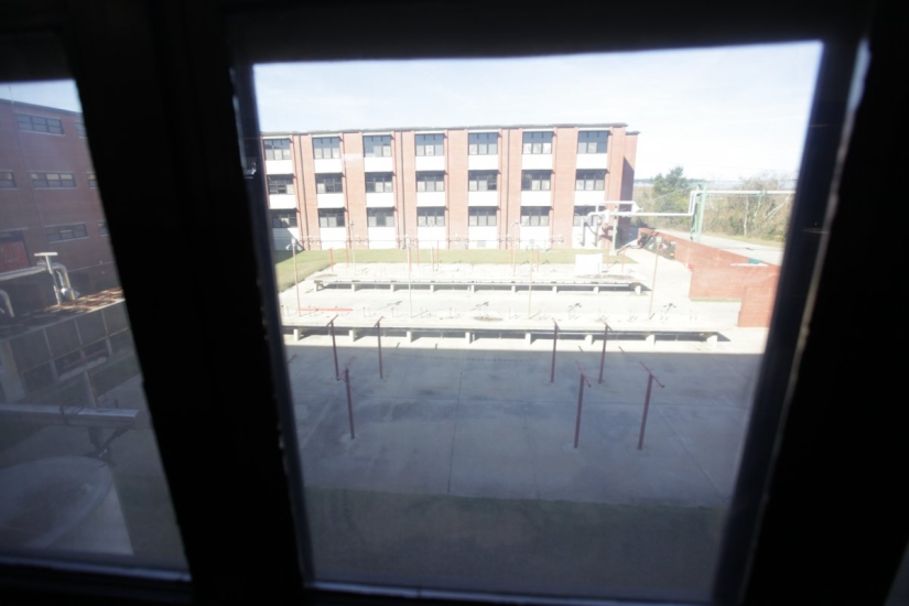 What the barracks look like, where the US Marines live and train