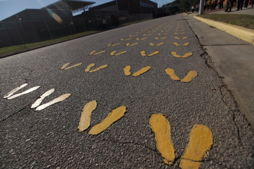 What the barracks look like, where the US Marines live and train