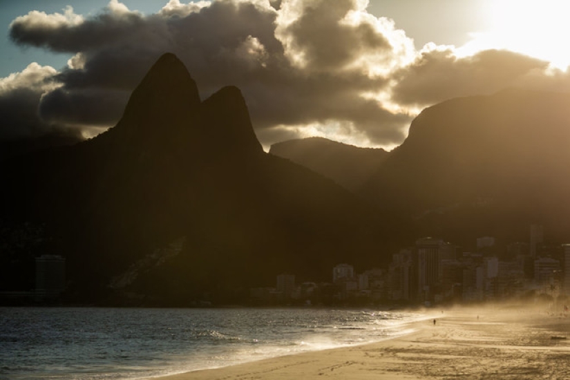 What the deserted Rio de Janeiro looks like