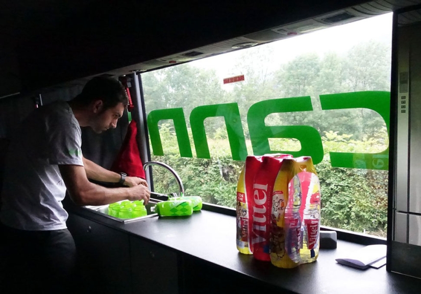 What Tour de France champions eat and drink right after the race