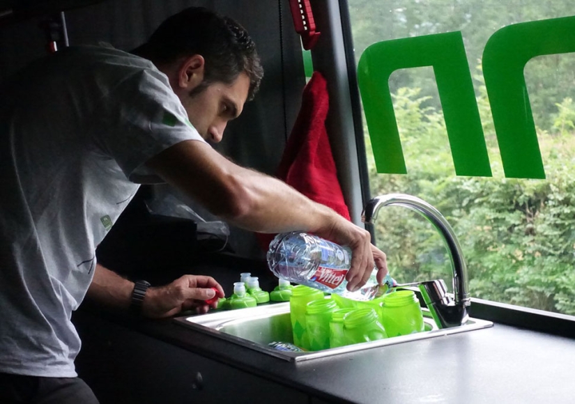 What Tour de France champions eat and drink right after the race