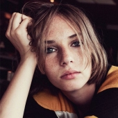 What Uma Thurman's daughter looks like now — stunning Maya Hawke