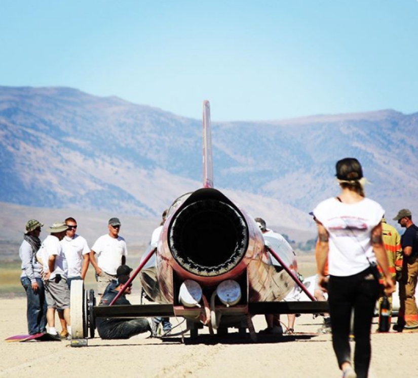 While trying to set a speed record, one of the leading "Destroyers of Legends" was killed