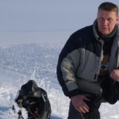 Who is the criminal authority Piece, and why was he buried with military honors