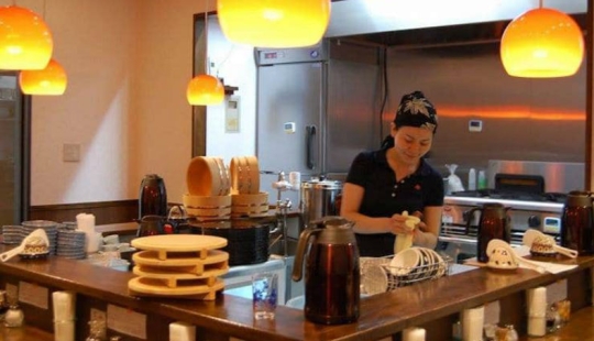 Who works, he eats: a restaurant has opened in Tokyo where you can eat after working a shift in the kitchen Who works, he eats: a restaurant has opened in Tokyo where you can eat after working a shift in the kitchen