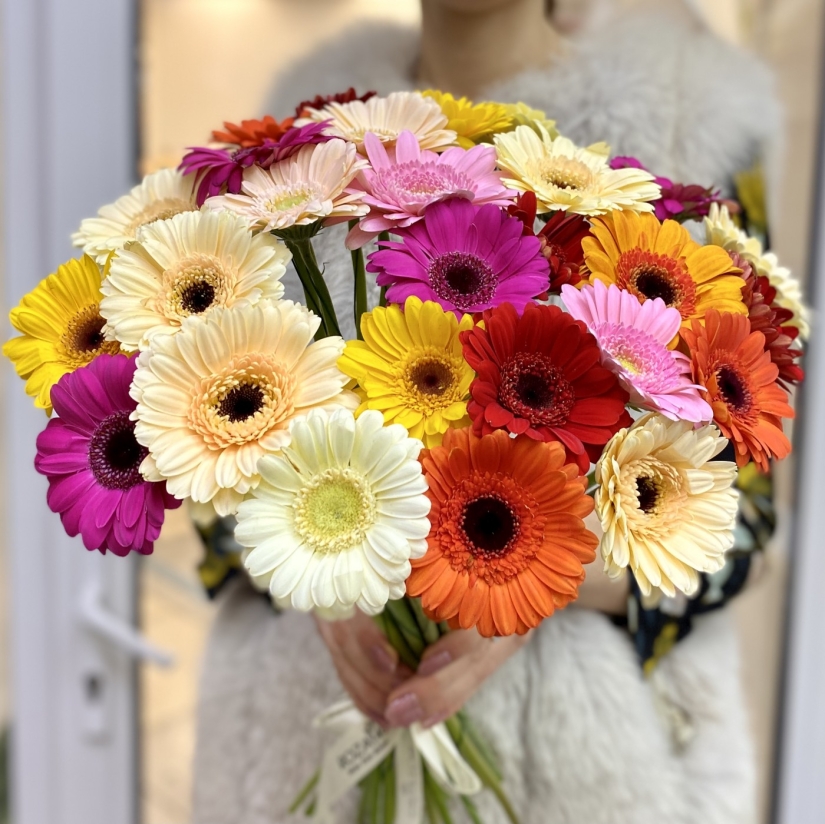 Why doesn't anyone ask men what their favorite flowers are? Why doesn't anyone ask men what their favorite flowers are?