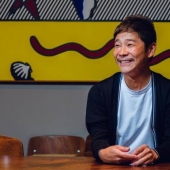 Why is a Japanese billionaire giving away thousands of dollars to random Twitter followers