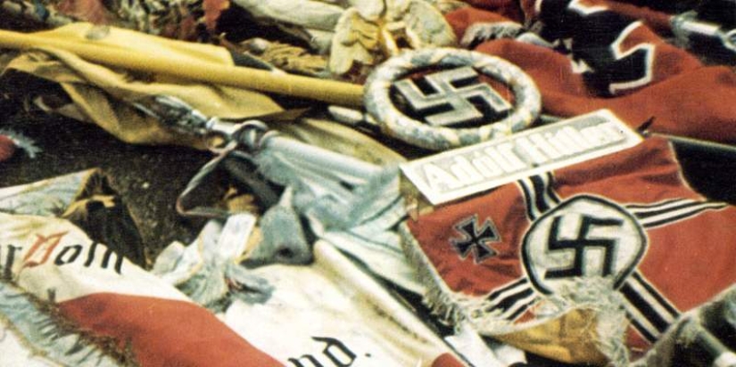Why the victory parade of 1945 to the mausoleum threw the Kaiser's flags