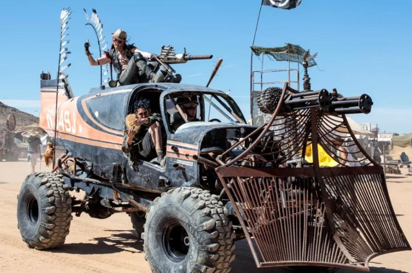 Wild fest in the desert in the style of "Mad Max": Wasteland Weekend 2018