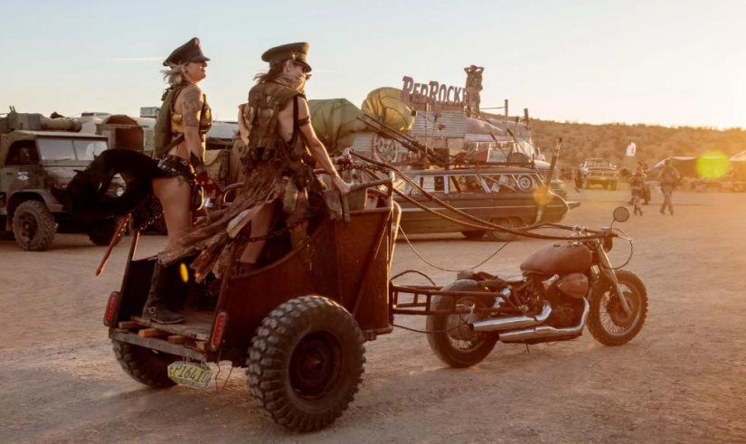 Wild fest in the desert in the style of "Mad Max": Wasteland Weekend 2018