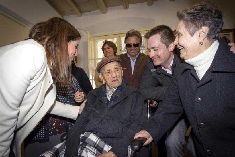 Wine and work: secrets of longevity of the oldest man in the world Wine and work: secrets of longevity of the oldest man in the world