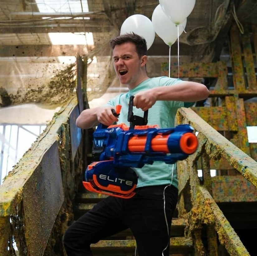 With the world on a thread: which stars have donated to support Australia