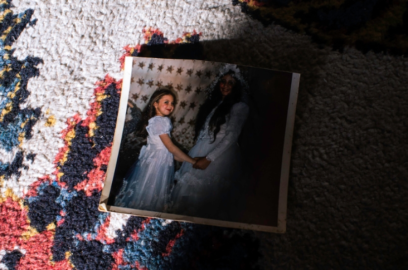 Women killed by their own husbands: Ozge Sebzechi's photo project Women killed by their own husbands: Ozge Sebzechi's photo project