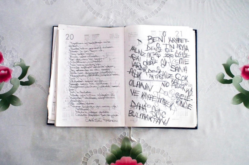 Women killed by their own husbands: Ozge Sebzechi's photo project Women killed by their own husbands: Ozge Sebzechi's photo project