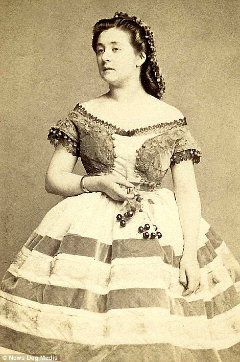 Women who ruled Paris from bed: a scandalous catalog with Parisian courtesans of the XIX century