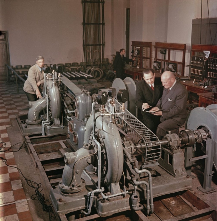 Working life: unknown color photos of everyday life in the USSR 1950s