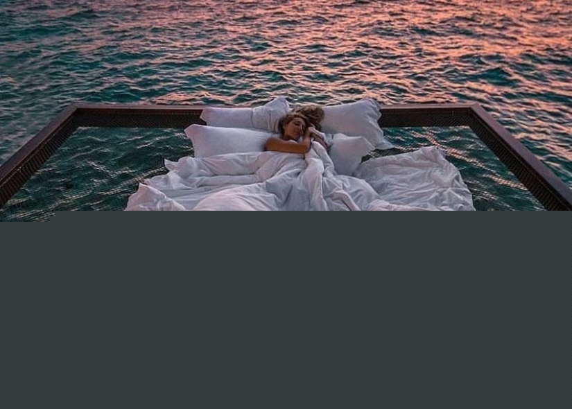 Would you like to sleep over the ocean under the stars? Then you go to the Maldives!