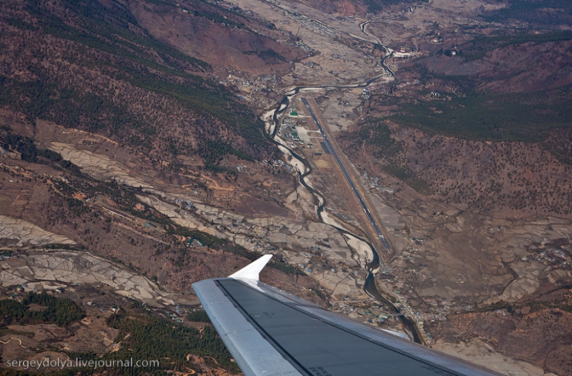 "You can shit yourself from feelings": the most dangerous airport in the world, when landing in which there is no right to make a mistake "You can shit yourself from feelings": the most dangerous airport in the world, when landing in which there is no right to make a mistake