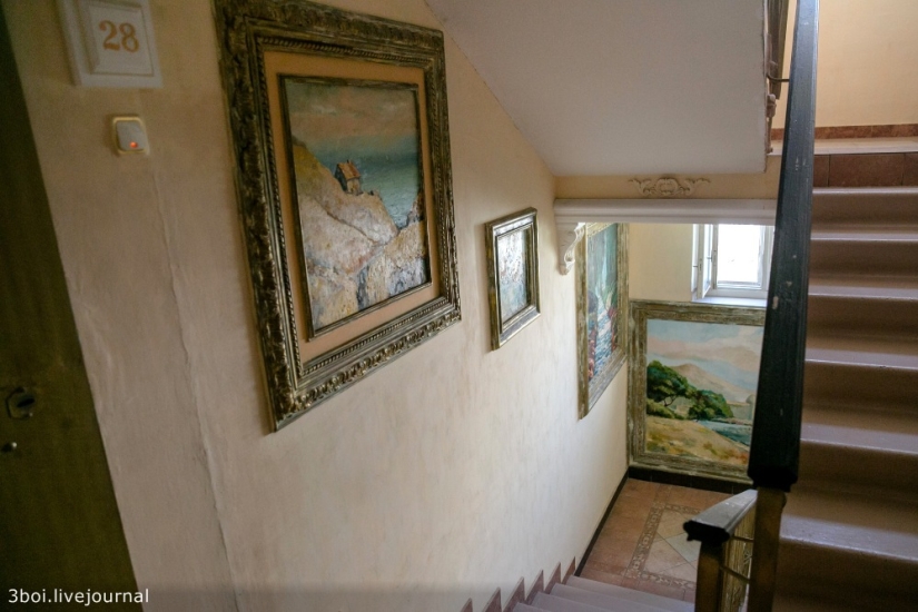 You can't forbid living beautifully: how a Rostov resident fought for the Baroque in the entrance and what came of it You can't forbid living beautifully: how a Rostov resident fought for the Baroque in the entrance and what came of it