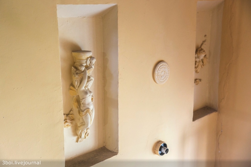 You can't forbid living beautifully: how a Rostov resident fought for the Baroque in the entrance and what came of it You can't forbid living beautifully: how a Rostov resident fought for the Baroque in the entrance and what came of it