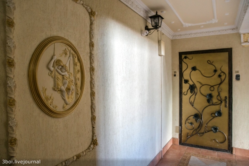 You can't forbid living beautifully: how a Rostov resident fought for the Baroque in the entrance and what came of it You can't forbid living beautifully: how a Rostov resident fought for the Baroque in the entrance and what came of it