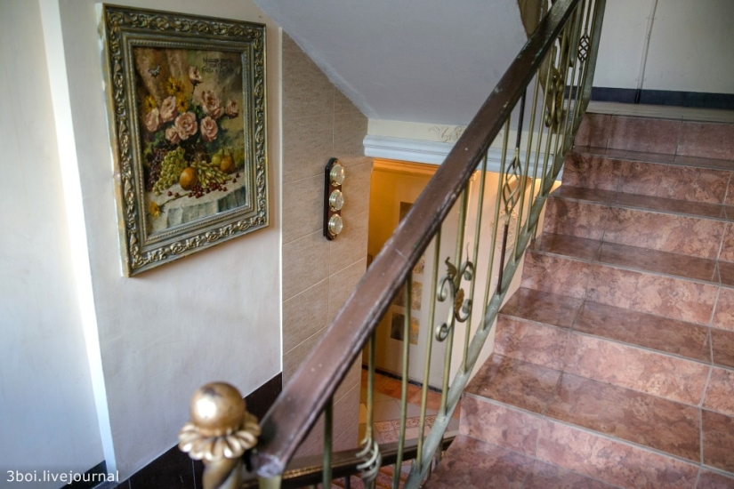 You can't forbid living beautifully: how a Rostov resident fought for the Baroque in the entrance and what came of it You can't forbid living beautifully: how a Rostov resident fought for the Baroque in the entrance and what came of it