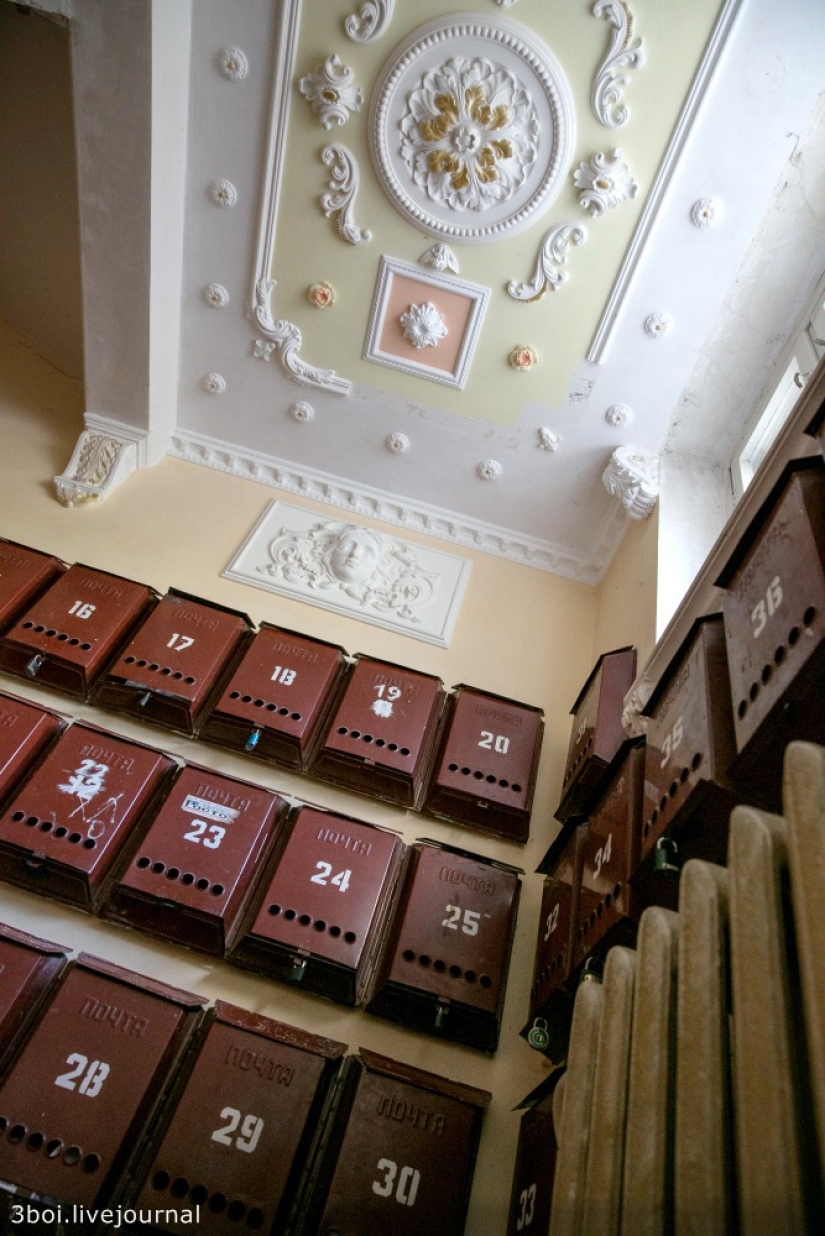 You can't forbid living beautifully: how a Rostov resident fought for the Baroque in the entrance and what came of it You can't forbid living beautifully: how a Rostov resident fought for the Baroque in the entrance and what came of it