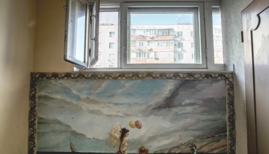 You can't forbid living beautifully: the Moldovan model struck London with her supercar in millions of rhinestones