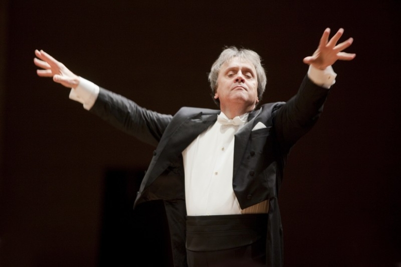 You have a "la" sinking in here