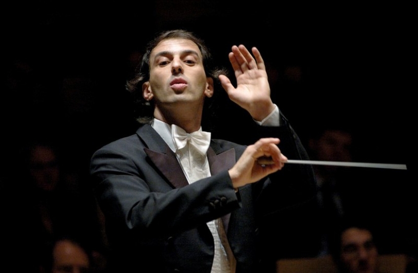 You have a "la" sinking in here