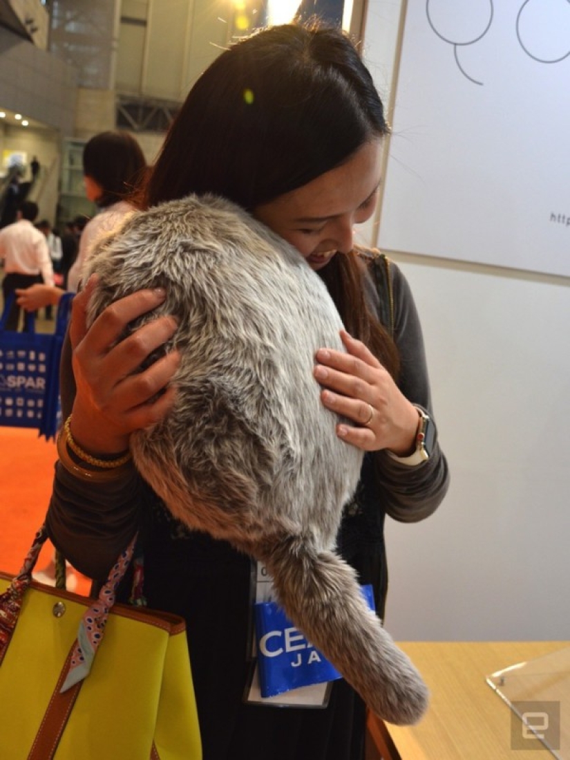You stroke her, and she purrs: the Japanese have created a cat substitute pillow You stroke her, and she purrs: the Japanese have created a cat substitute pillow