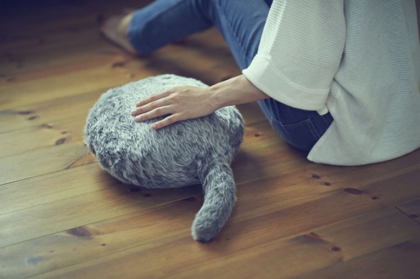 You stroke her, and she purrs: the Japanese have created a cat substitute pillow You stroke her, and she purrs: the Japanese have created a cat substitute pillow