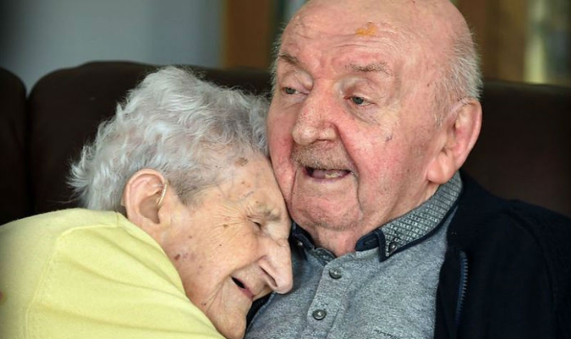 "You will never stop being a mom": 98-year-old mother moved to an 80-year-old son in a nursing home to take care of him "You will never stop being a mom": 98-year-old mother moved to an 80-year-old son in a nursing home to take care of him