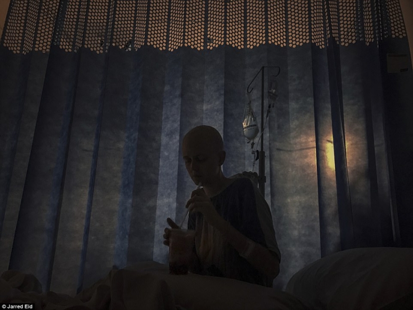 "You'll be fine": photographer captures wife and her battle with cancer