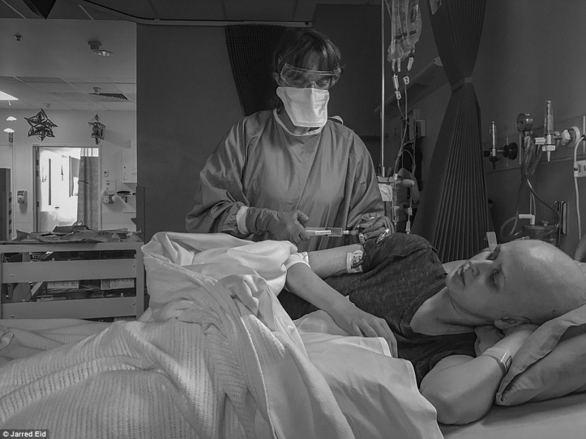 "You'll be fine": photographer captures wife and her battle with cancer