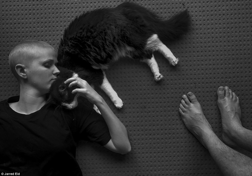 "You'll be fine": photographer captures wife and her battle with cancer