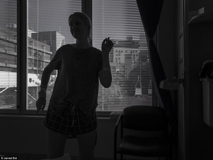 "You'll be fine": photographer captures wife and her battle with cancer