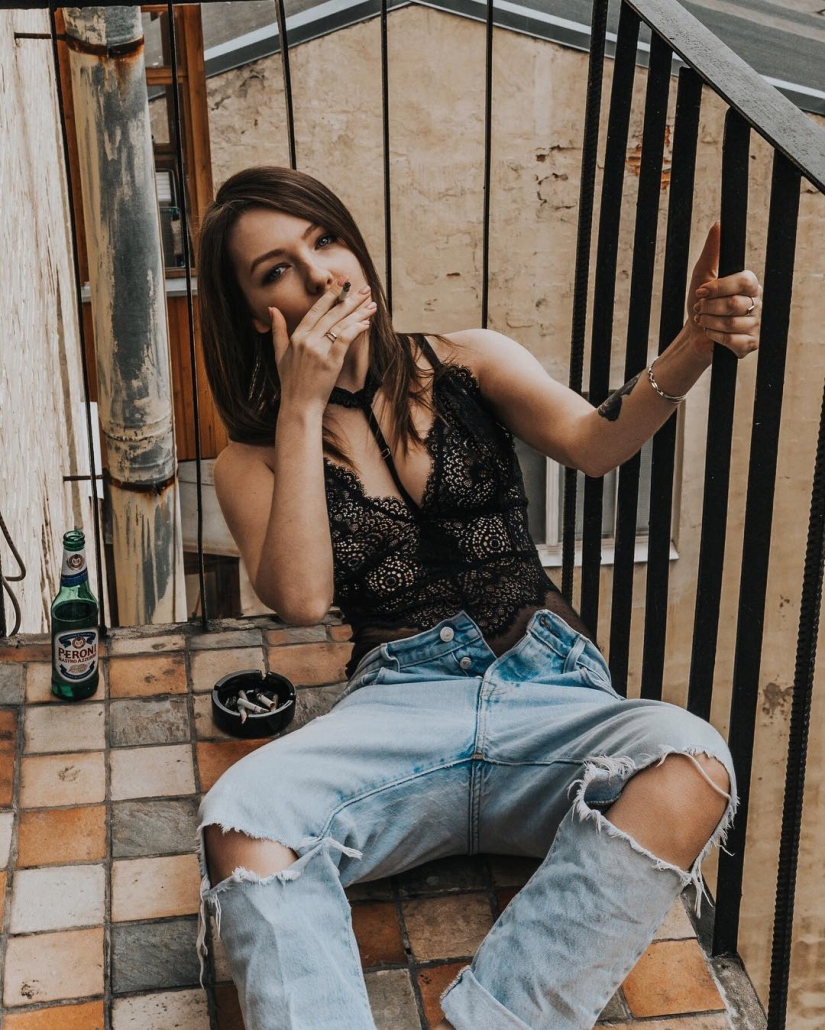 Young, beautiful, nude: 20 + candid photos of star daughters