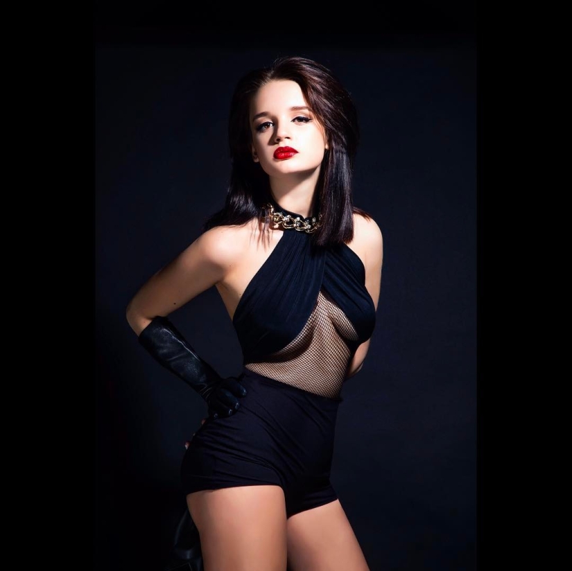 Young, beautiful, nude: 20 + candid photos of star daughters