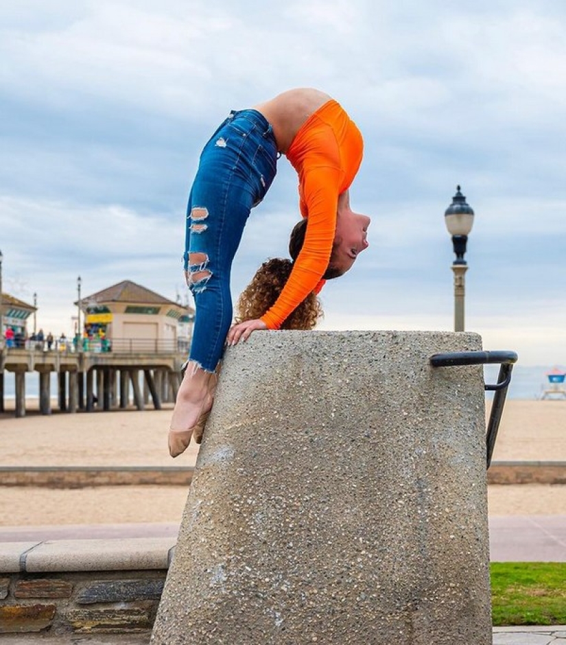 Young gymnast Sophie Dossi, striking with her flexibility Young gymnast Sophie Dossi, striking with her flexibility