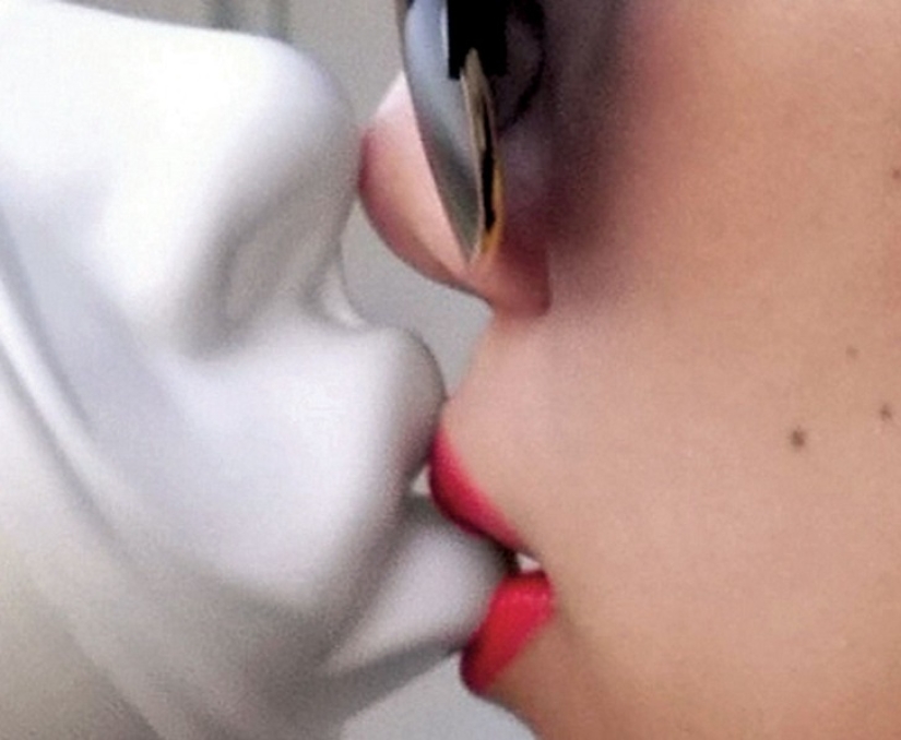 Your coffee kisses you! Your coffee kisses you!